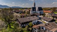 DJI_20260417144337_0328_DAnd2more - Der ENZIANHOF mit alten Bauernhof und DHH Rückgebäude zur Sanierung