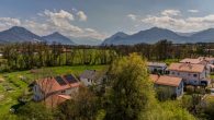 DJI_20260417144416_0340_D_1_D_2_D - Der ENZIANHOF mit alten Bauernhof und DHH Rückgebäude zur Sanierung