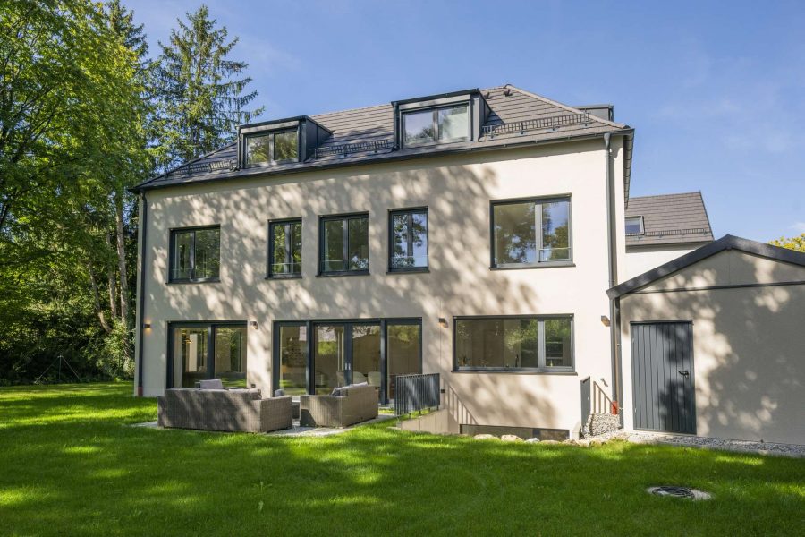 Elegante Neubauvilla in Gräfelfing mit weitläufigen Süd-Westgarten, 82166 Gräfelfing, Haus