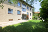 Hausansicht vom Garten - 2 Charmante Wohnungen in einer wirtschaftlichen Einheit, in ruhiger Lage von München-Oberhaching