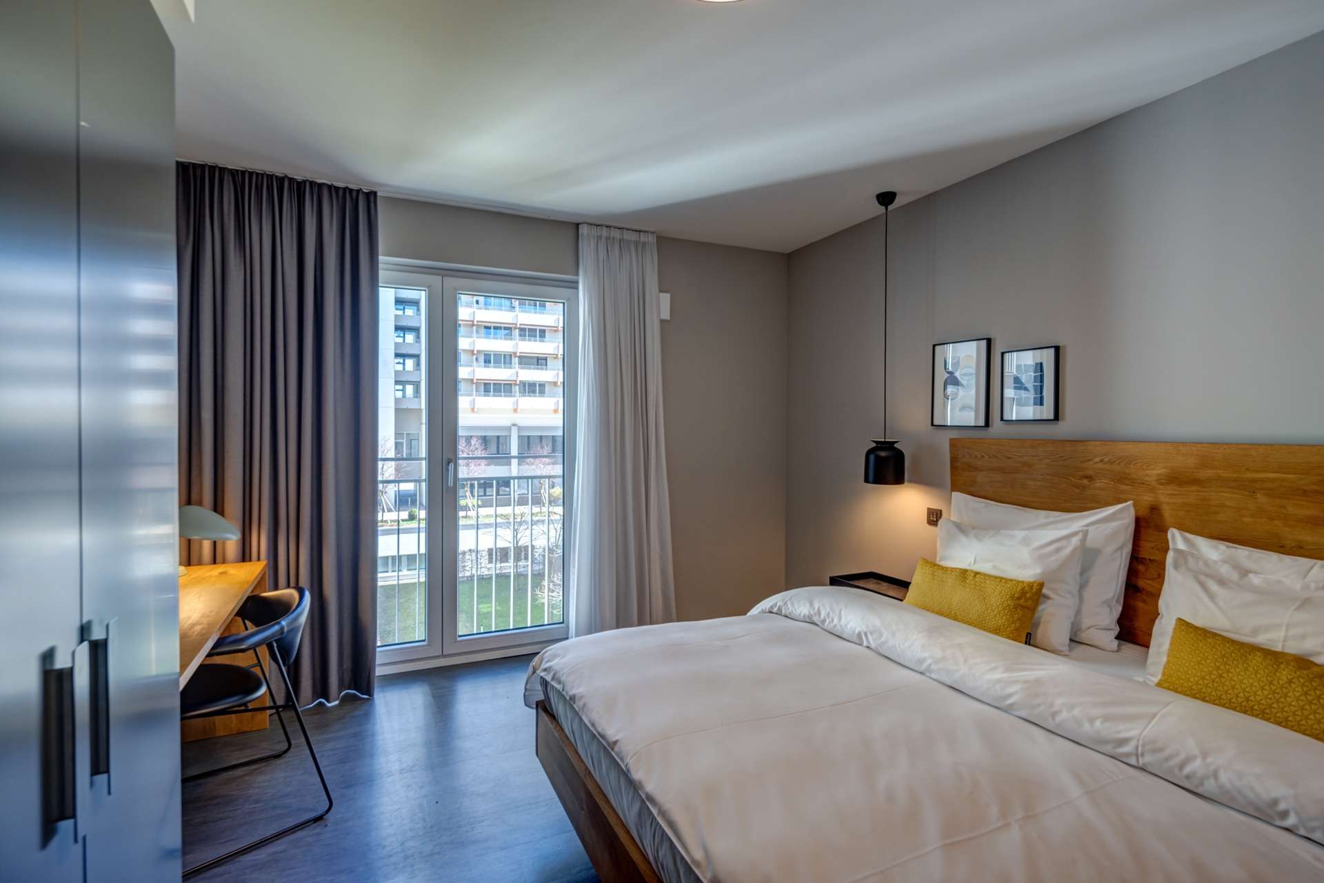 Schlafzimmer 1