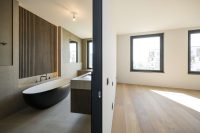 Masterbad mit Wanne und Dusche